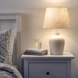 IKEA - Lámpara de mesa hueso cerámica/beige