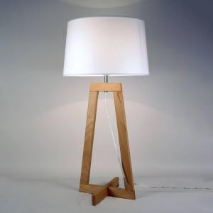 Lámpara de mesa Sacha LT de textiles y madera