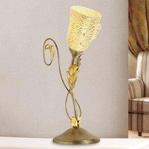 Fascinante lámpara de mesa Ilaria