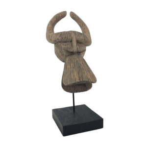 Vikingo tallado en madera marrón