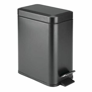 mDesign Cubo de basura rectangular – 5 litros – Compacto contenedor de residuos con cubeta interior para oficina, baño o dormitorio – Moderna papelera de metal y plástico – negro