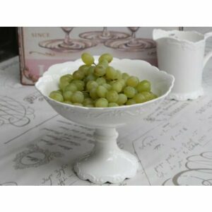 Con pie de frutero de platos de porcelana de colour blanco 'Provence' de Chic Antique