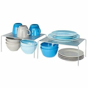 mDesign Juego de 2 estantes de cocina – Soportes para platos individuales de metal – Amplios organizadores de armarios para tazas, platos, alimentos, etc. – plateado