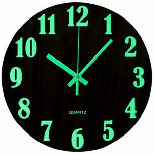 Topkey - Reloj de Pared Luminoso Redondo de 12 Pulgadas con diseño de Madera silenciosa, Que Brilla por la Noche, Ideal para Sala de Estar y Dormitorio (batería no incluida) - Marrón