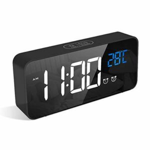 LATEC Reloj Despertador Digital, LED Pantalla Reloj Alarma Inteligente con Temperatura, Puerto de Carga USB, 12/24 Horas, 4 Brillo Ajustable (Negro)